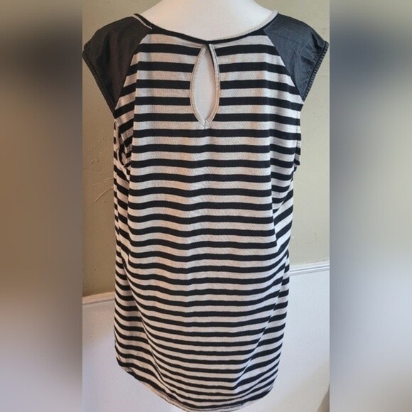 Xhilaration, Black and White Sleeveless Blouse, Size 2 (Large) - Picture 2 of 6